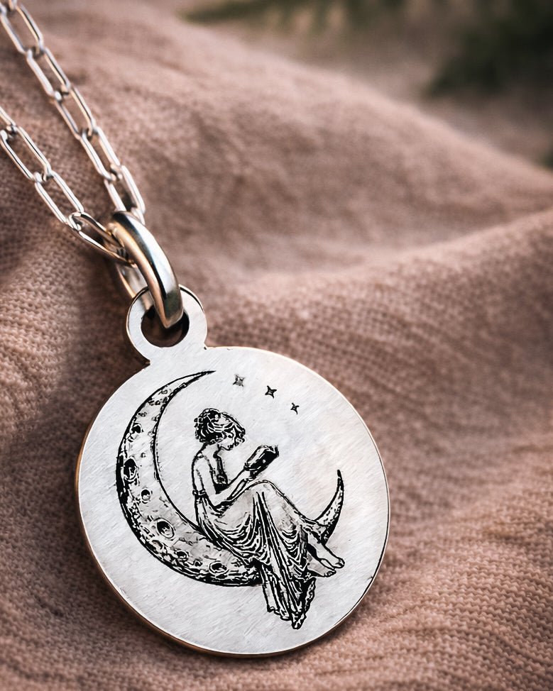 The Reader Necklace Silver - Kowhai and Sage