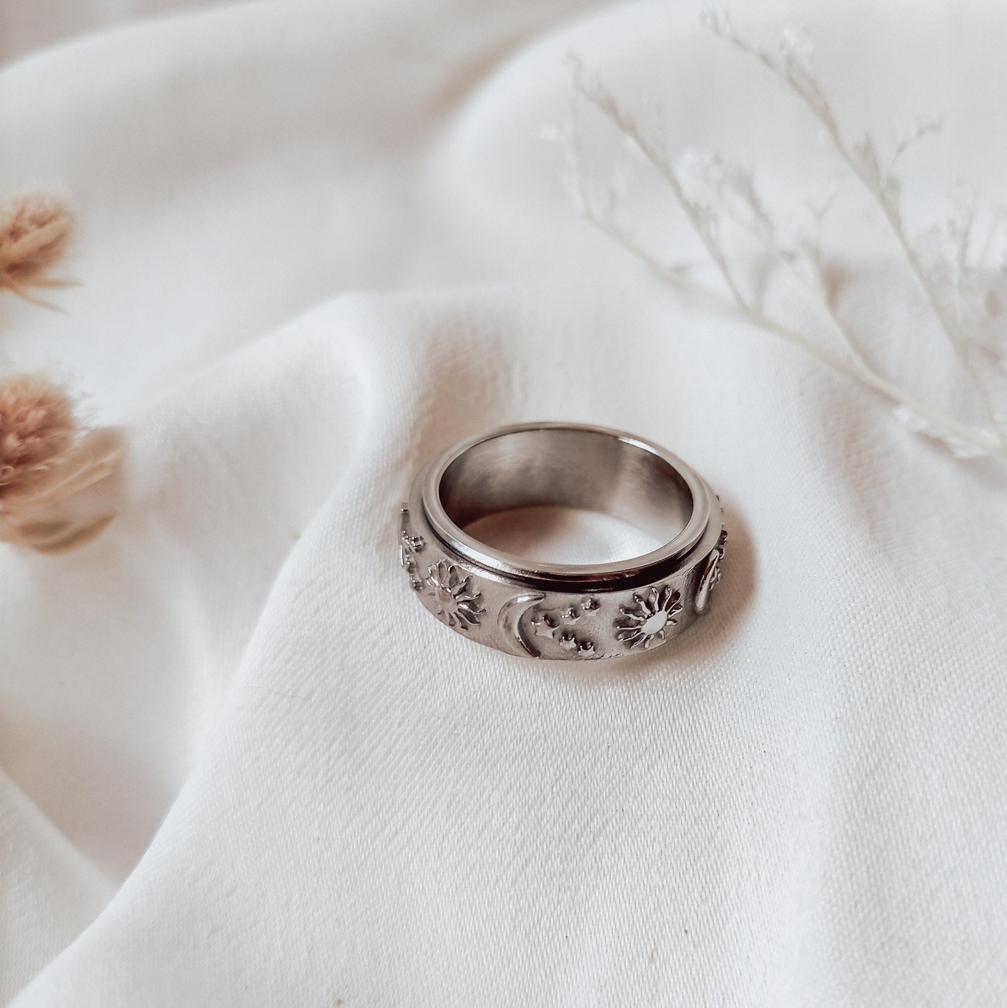 Moon and Sun Fidget Ring - Kowhai and Sage