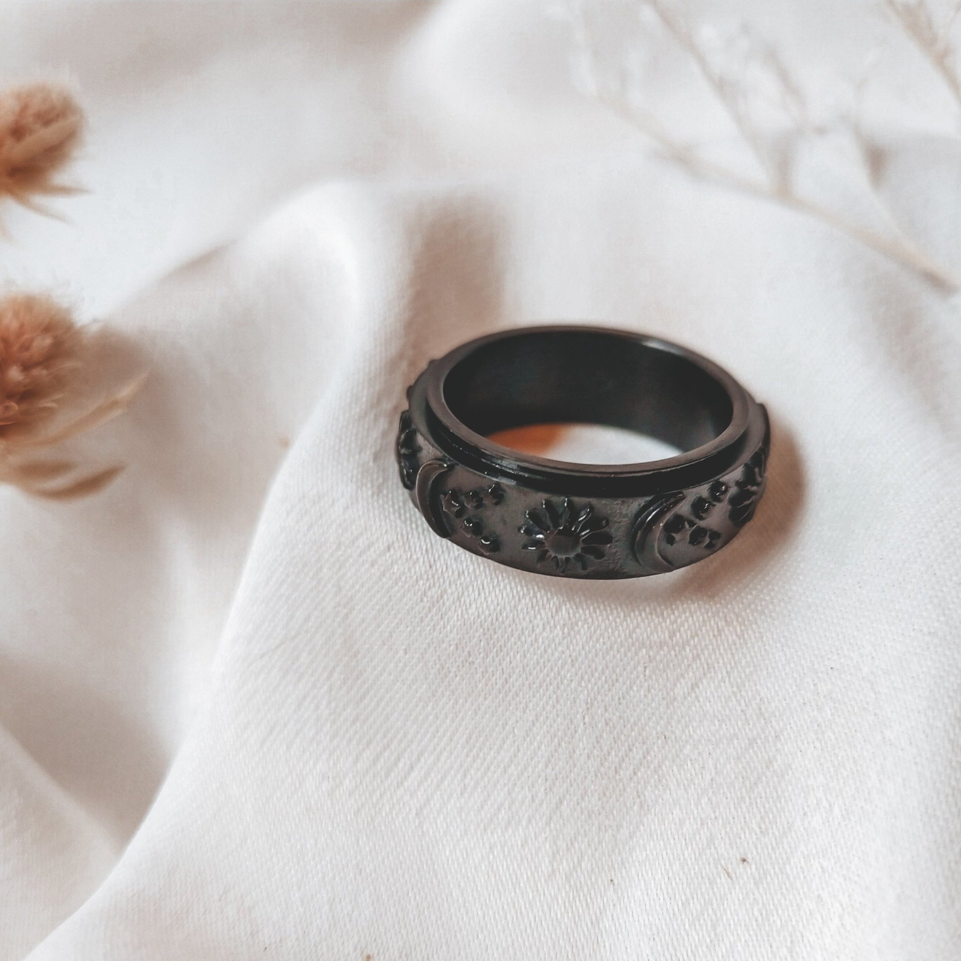 Moon and Sun Fidget Ring - Kowhai and Sage